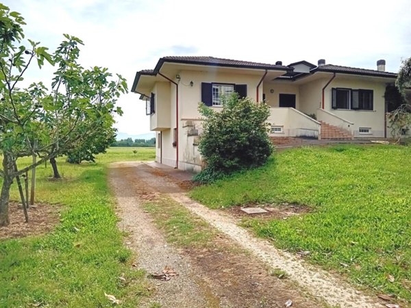 casa indipendente in vendita a Latina in zona Borgo Podgora