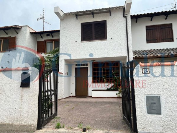 casa indipendente in vendita a Latina in zona Fogliano