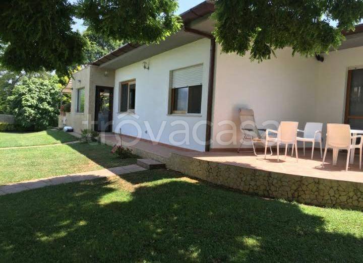 casa indipendente in vendita a Latina in zona Latina Scalo