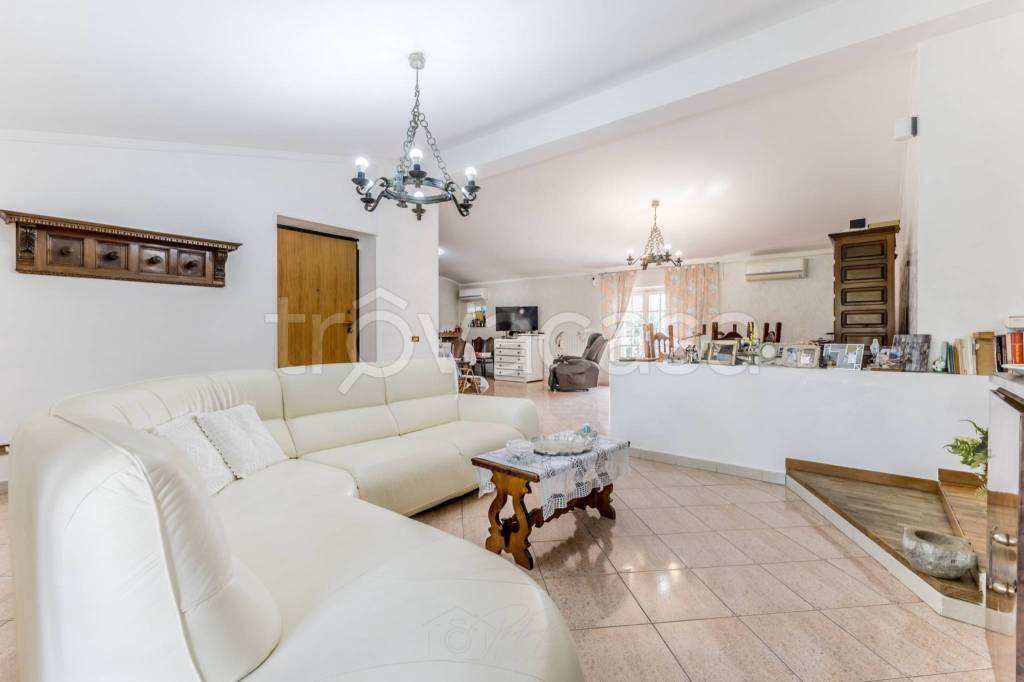 casa indipendente in vendita a Latina in zona Centro Città