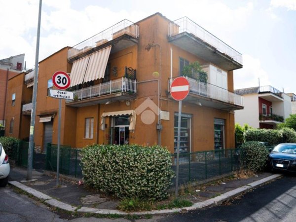 negozio in vendita a Latina