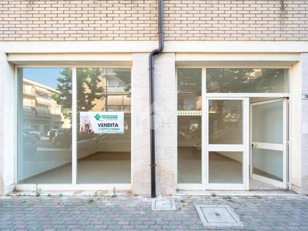 negozio in vendita a Latina in zona Centro Città