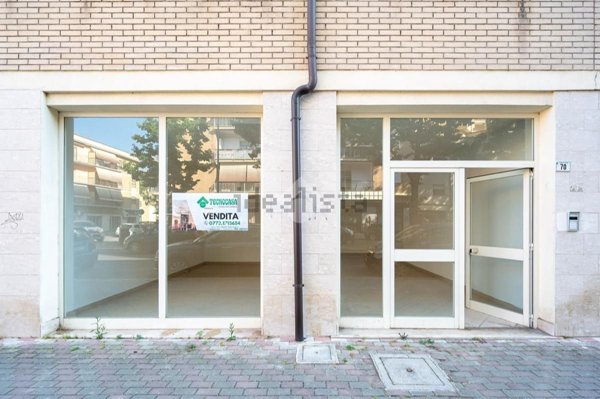 locale commerciale in vendita a Latina