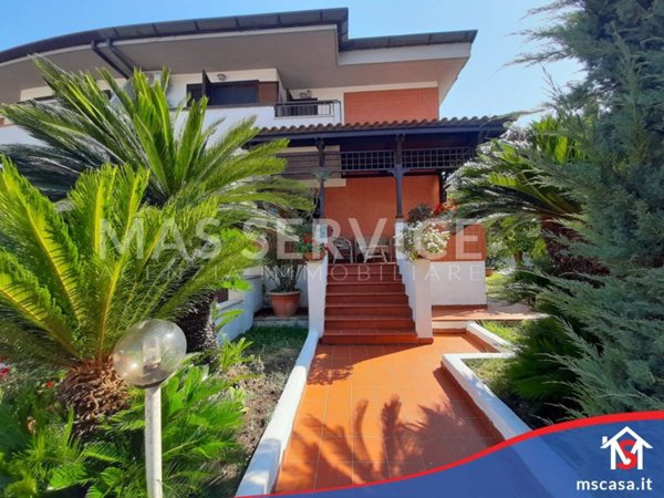 casa indipendente in vendita a Latina