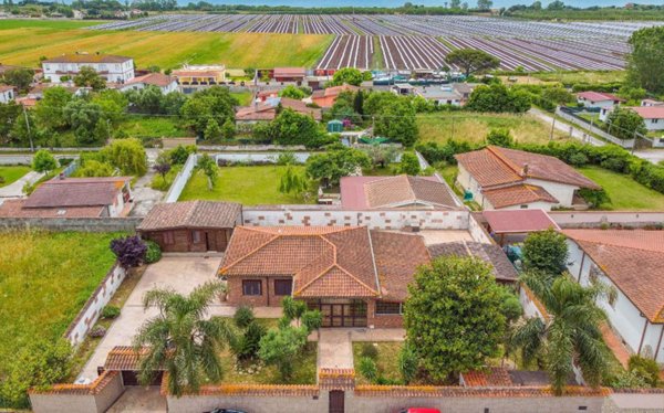 casa indipendente in vendita a Latina in zona Foce Verde