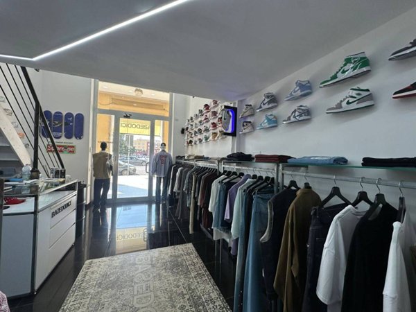 negozio in vendita a Latina in zona Centro Città