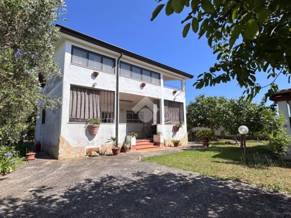 casa indipendente in vendita a Latina in zona Foce Verde