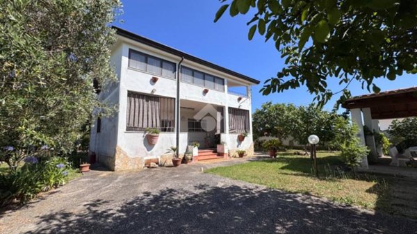 casa indipendente in vendita a Latina in zona Foce Verde