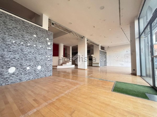 locale commerciale in vendita a Latina in zona Centro Città