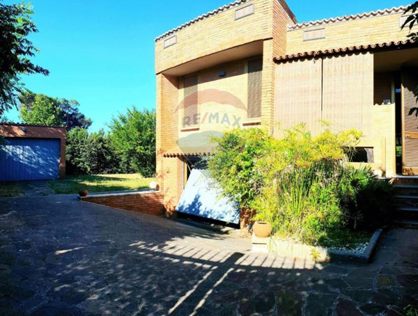 casa indipendente in vendita a Latina in zona Foce Verde