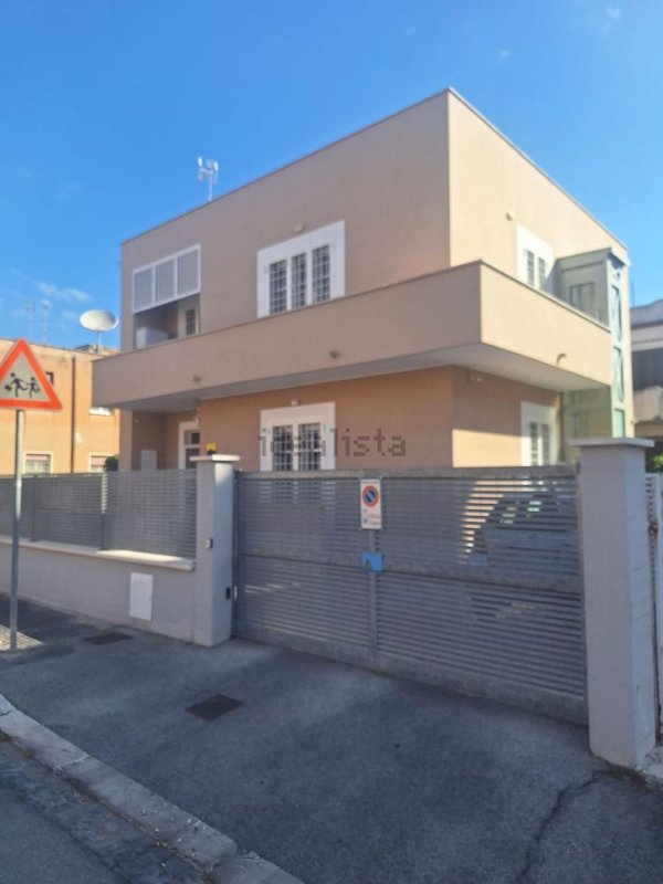 casa indipendente in vendita a Latina
