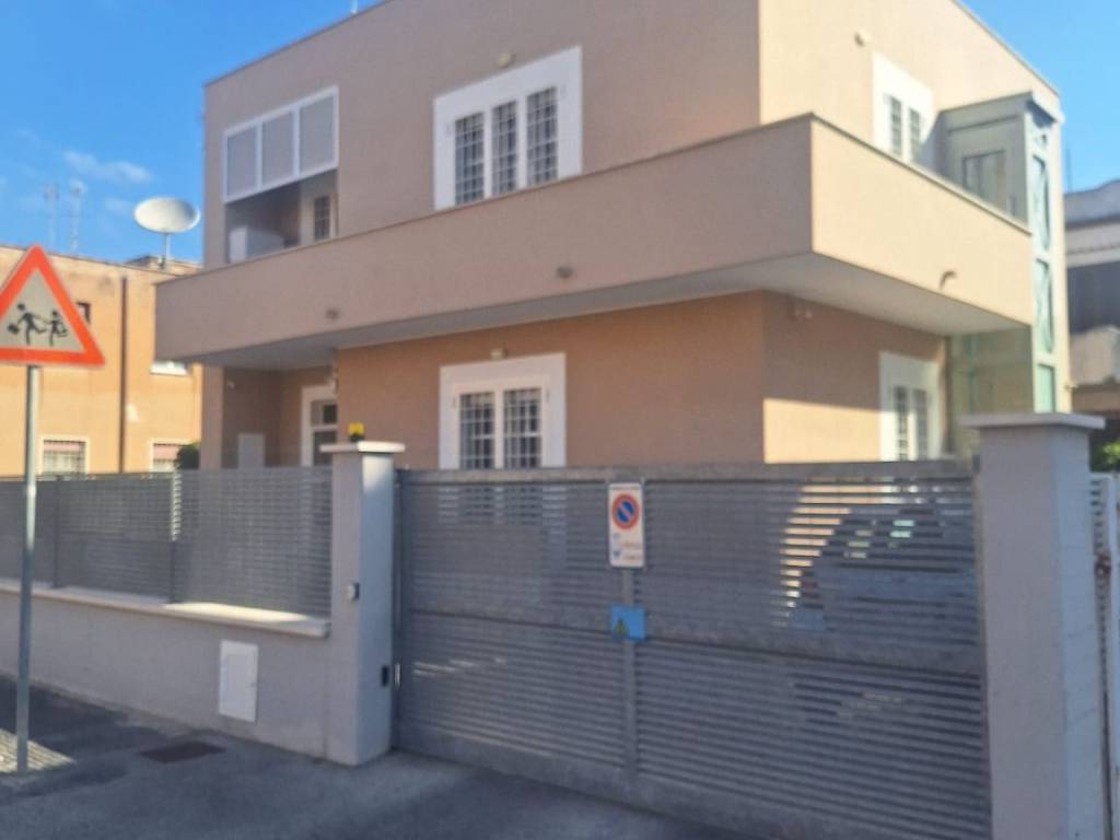 casa indipendente in vendita a Latina in zona Centro Città