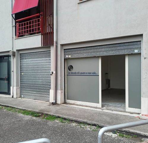 locale di sgombero in vendita a Latina