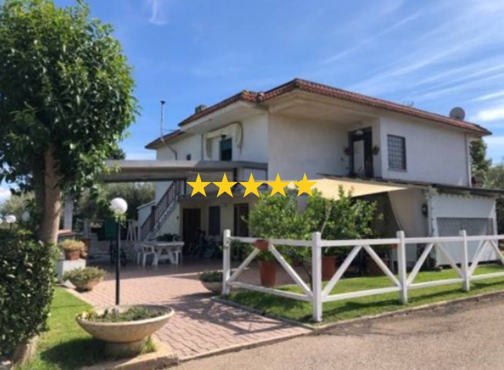 casa indipendente in vendita a Latina