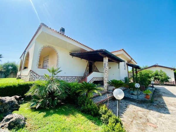 casa indipendente in vendita a Latina
