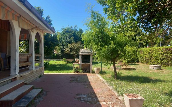 casa indipendente in vendita a Latina in zona Fogliano