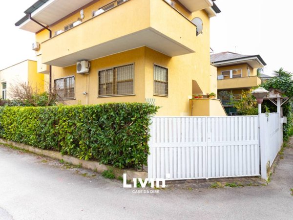 casa indipendente in vendita a Latina in zona Centro Città