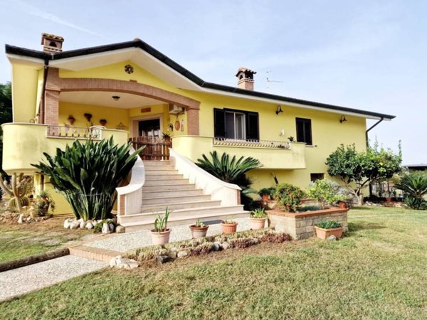 casa indipendente in vendita a Latina in zona Borgo Grappa