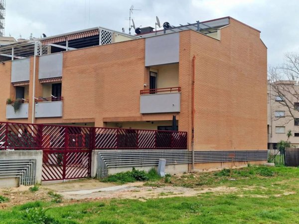 casa indipendente in vendita a Latina