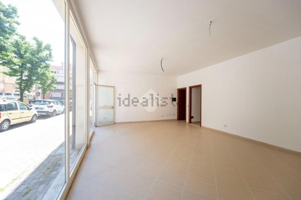 locale commerciale in vendita a Latina