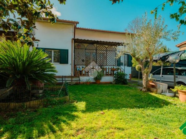 casa indipendente in vendita a Latina in zona Borgo Piave