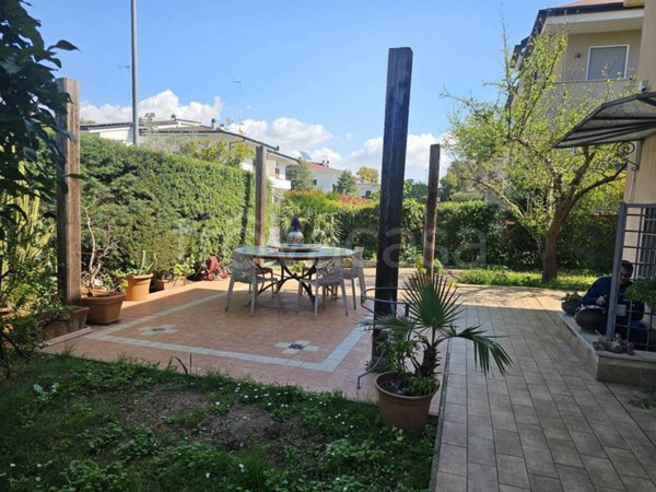 casa indipendente in vendita a Latina