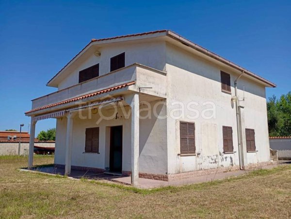 casa indipendente in vendita a Latina in zona Foce Verde