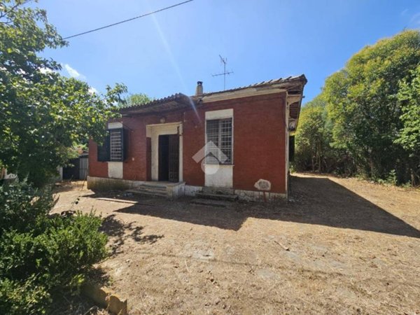 casa indipendente in vendita a Latina in zona Le Ferriere