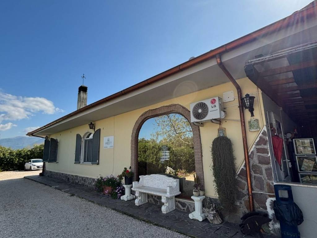 casa indipendente in vendita a Latina in zona Centro Città