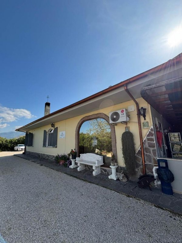 casa indipendente in vendita a Latina in zona Centro Città