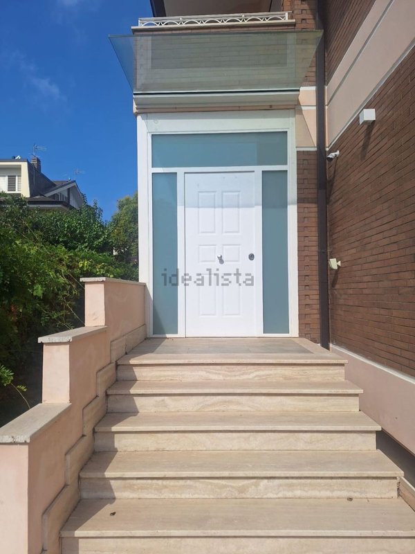 casa indipendente in vendita a Latina