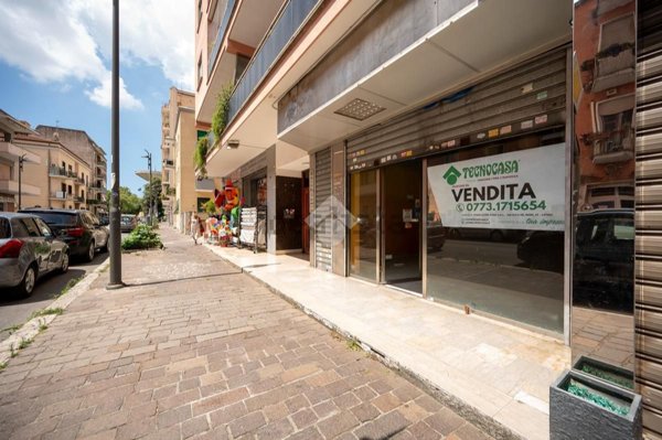 locale commerciale in vendita a Latina in zona Centro Città