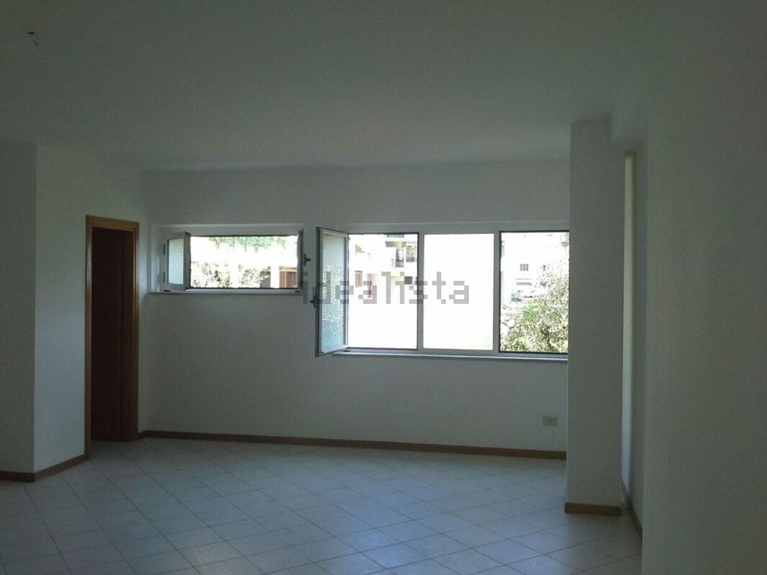 locale commerciale in vendita a Latina