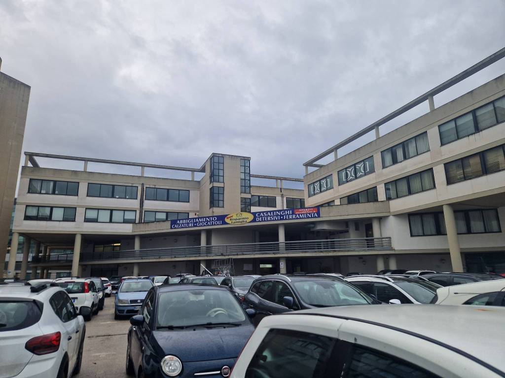 negozio in vendita a Latina