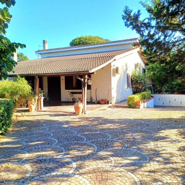 casa indipendente in vendita a Latina in zona Borgo Piave