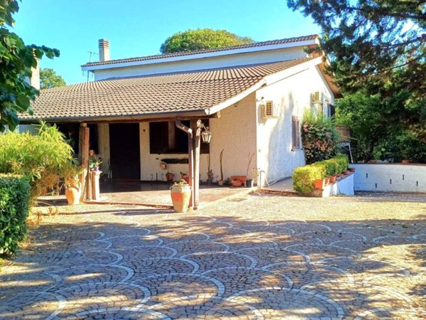 casa indipendente in vendita a Latina in zona Borgo Piave