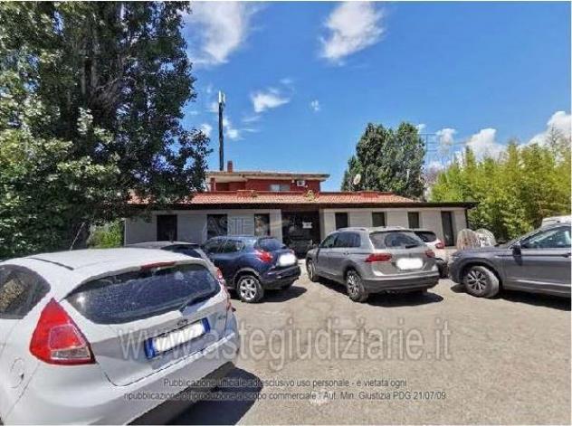 locale commerciale in vendita a Latina