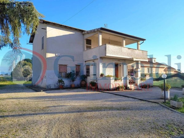 casa indipendente in vendita a Latina in zona Latina Scalo