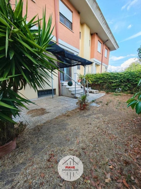 casa indipendente in vendita a Latina in zona Borgo Santa Maria