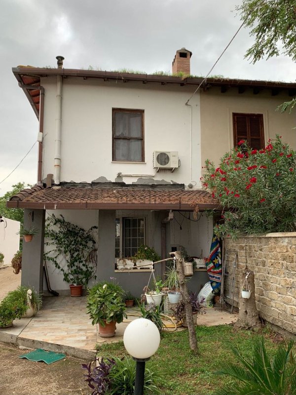 pentavano in vendita a Latina in zona Torre Tre Ponti