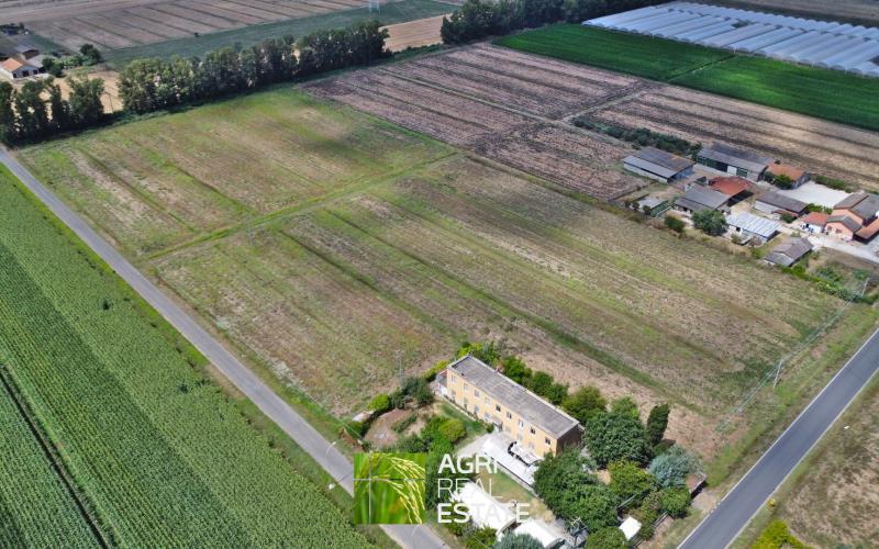 locale di sgombero in vendita a Latina in zona Borgo San Michele