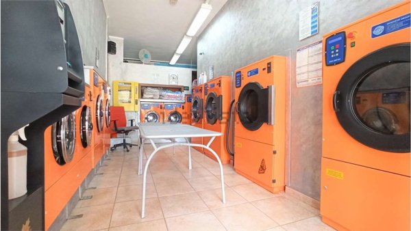 locale commerciale in vendita a Latina