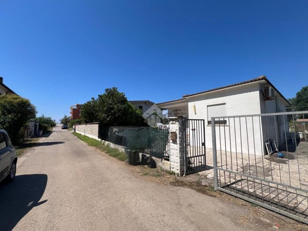 casa indipendente in vendita a Latina