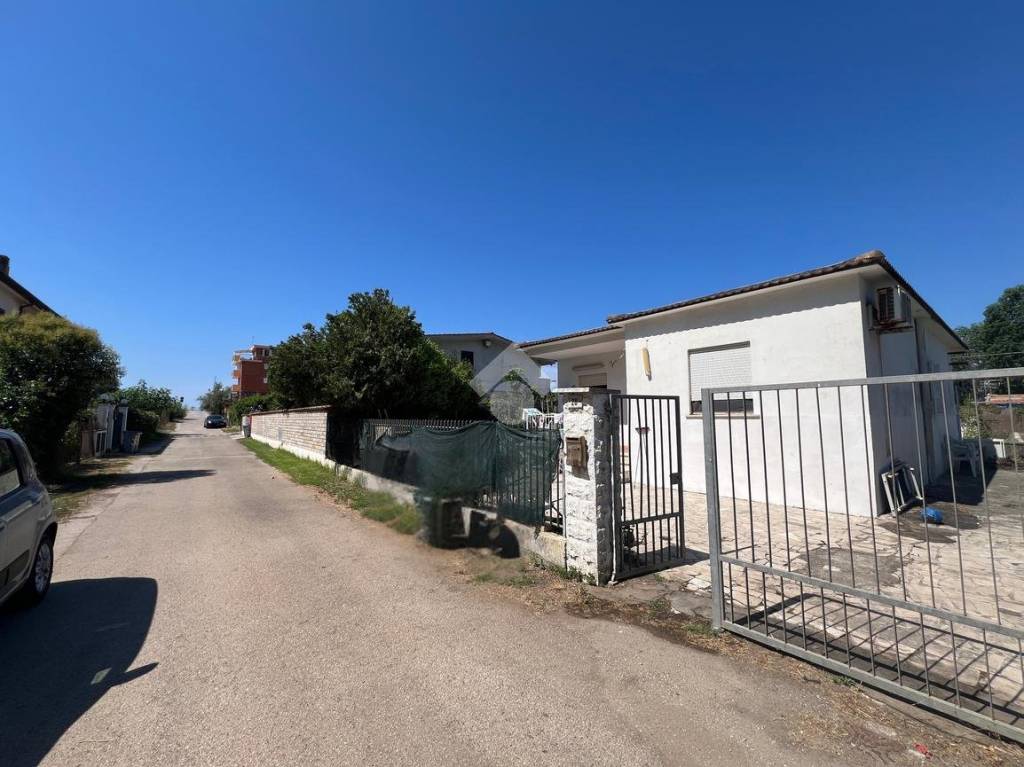 casa indipendente in vendita a Latina