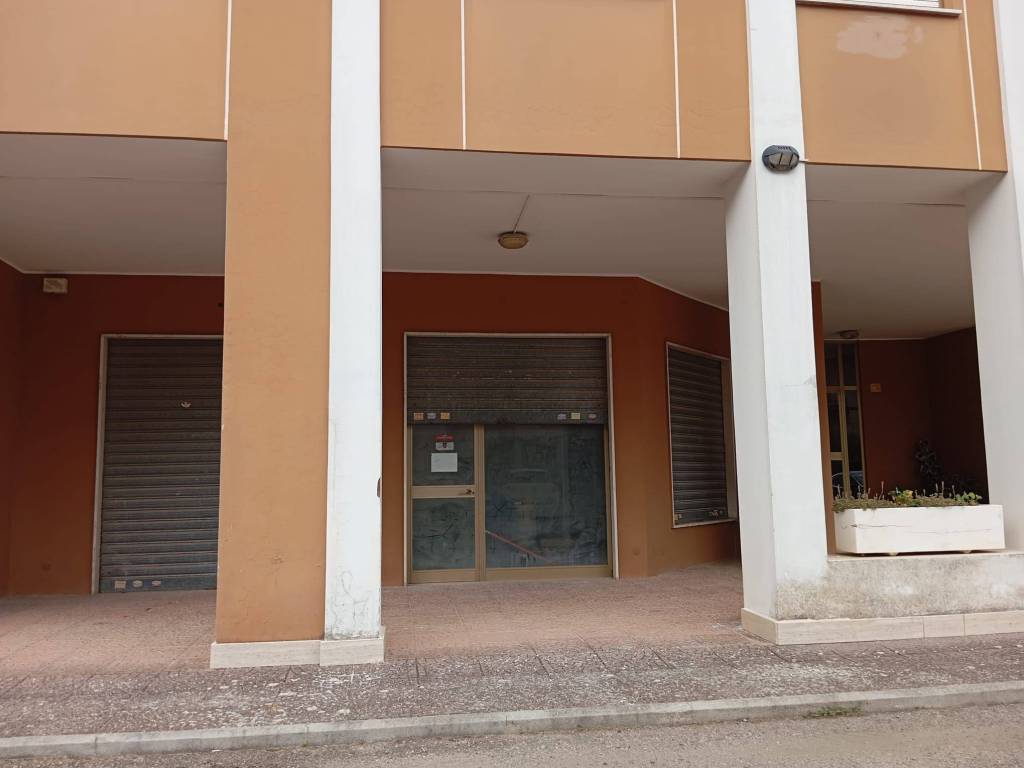 negozio in vendita a Latina