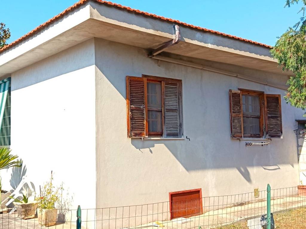 casa indipendente in vendita a Latina