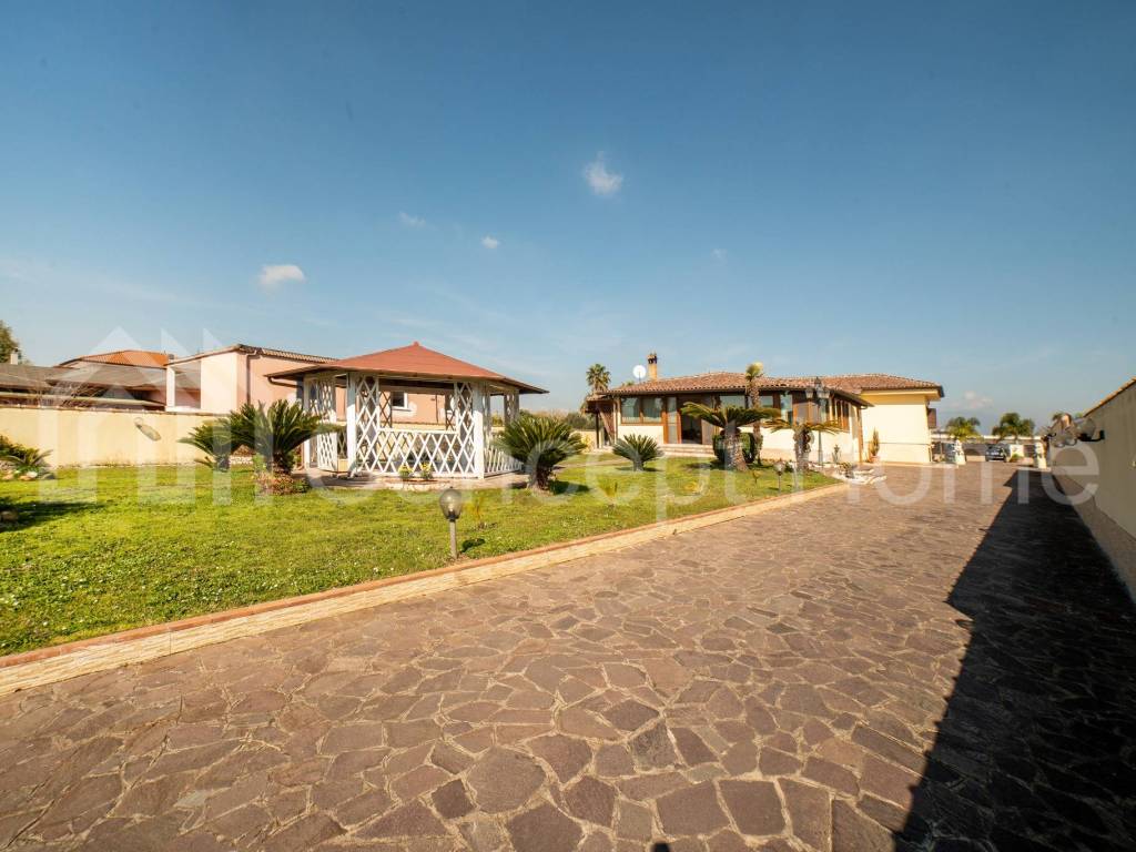 casa indipendente in vendita a Latina in zona Borgo Piave