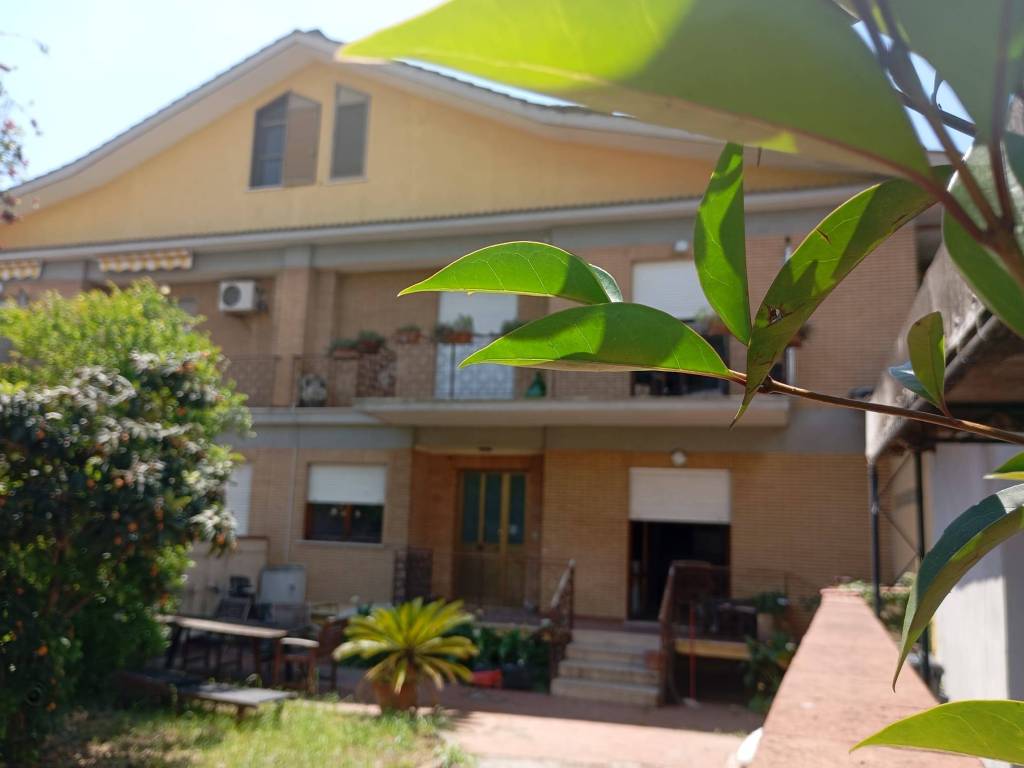 casa indipendente in vendita a Latina
