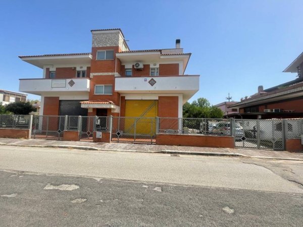 casa indipendente in vendita a Latina in zona Centro Città