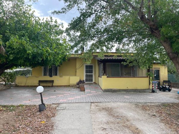 casa indipendente in vendita a Latina